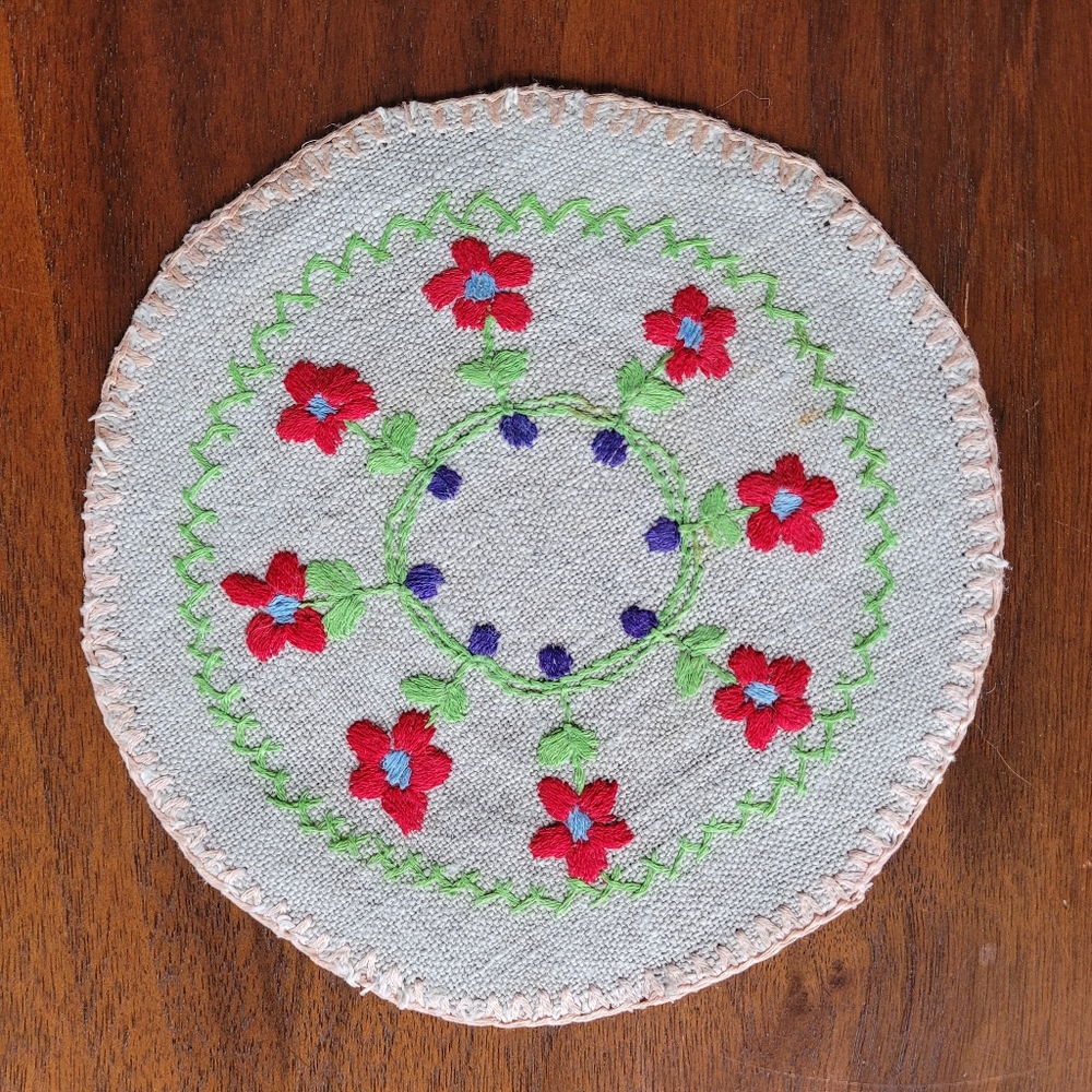 Colourful Embroidered Trivet/Coasters Set - Picture 14 of 15
